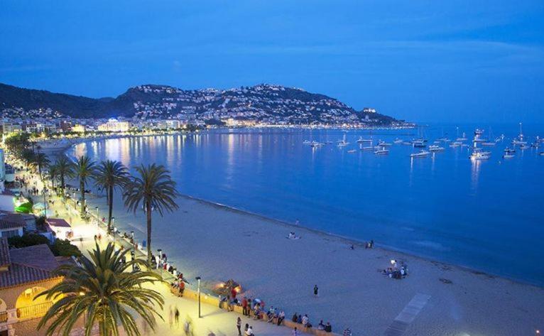Apartamentos Playa La Perola Ρόζες Εξωτερικό φωτογραφία